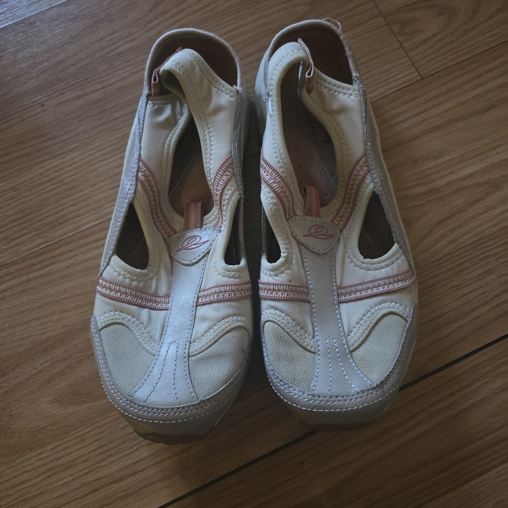Easy Spirit ShoesWomen In Beige 9.5 Arbitrary Slingback Fabric Casual Round Toe.